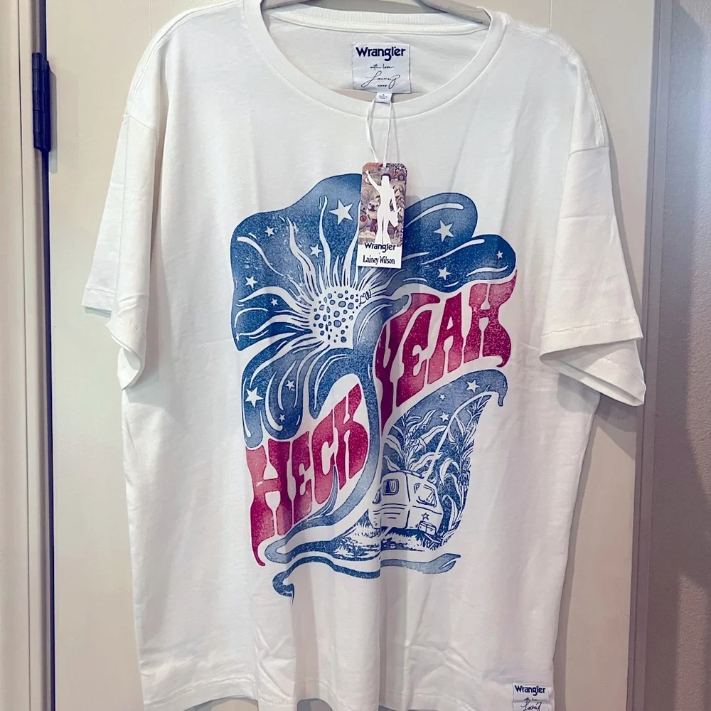 Lainey Wilson/Wrangler  “Heck Yeah” Tee - Picture 6 of 8